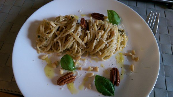 Spaghetti com Molho Pesto - Receita de Viagem