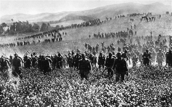 Soldados Alemães cruzam a Bélgica em agosto de 1914 - Receita de Viagem